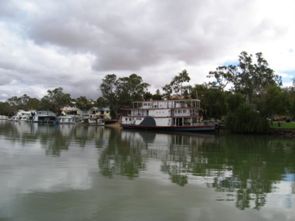 Houseboats on the Murray 