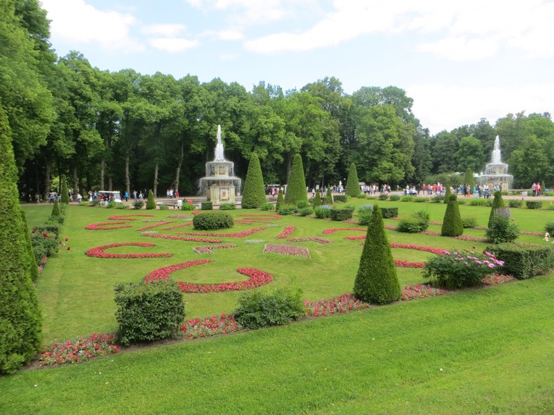 Peterhof gardens 