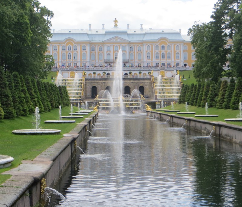 Peterhof gardens 