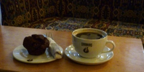 Real espresso and a chocolate muffins at Dormans - a little luxuary :)