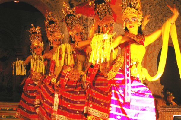 Traditional Balinese dancers 2