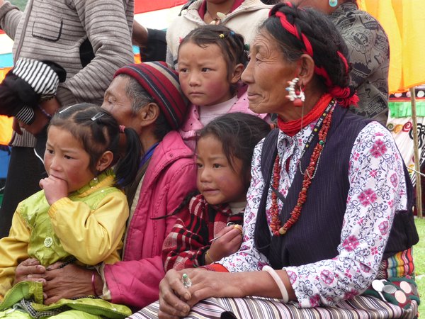 Tibetan dancing attracts great interest from young and old