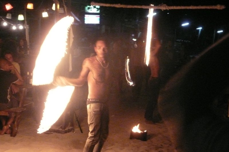 Impressive tricks with fire on Koh Phangan