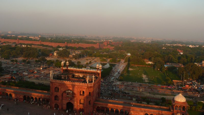 Sunset over the Jama Masjid mosque and Red Fort - Old Delhi