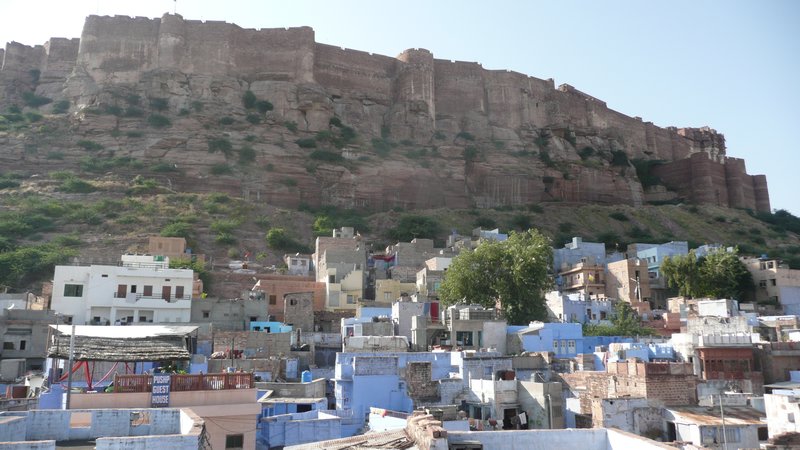 Jodhpur houses with the fort towering above
