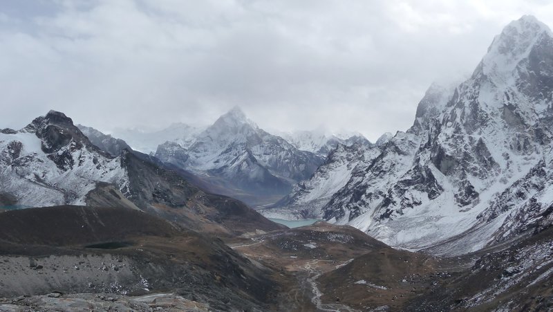 Ama Dablam framing the end of the the Dzonghla valley