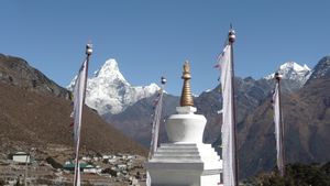 A chorten in the sherpa village of Khumjung