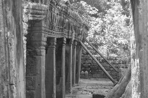 Supports hold up a wall in Banteay Kdei temple