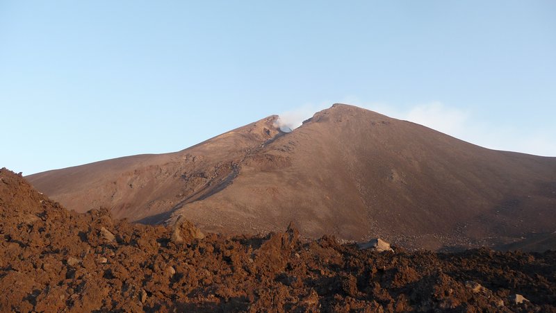Volcan Pacaya gently brooding