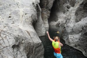 Helen takes the plunge in the Somoto canyon