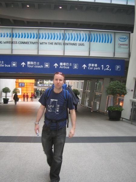 leaving-hong-kong-airport-photo