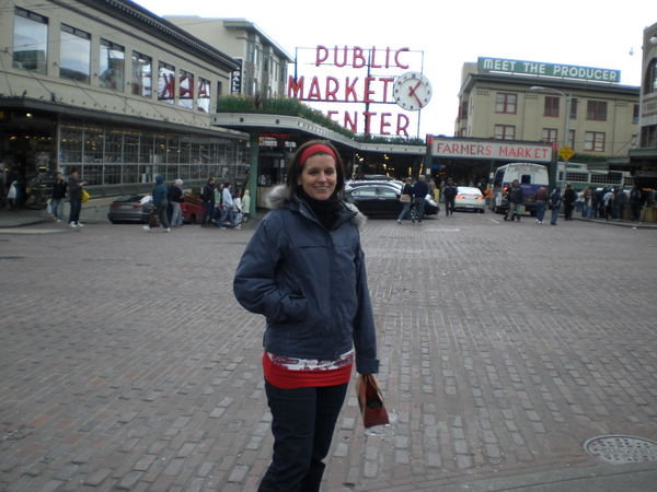 Seattle - Zsuzsa vorm Public Market 