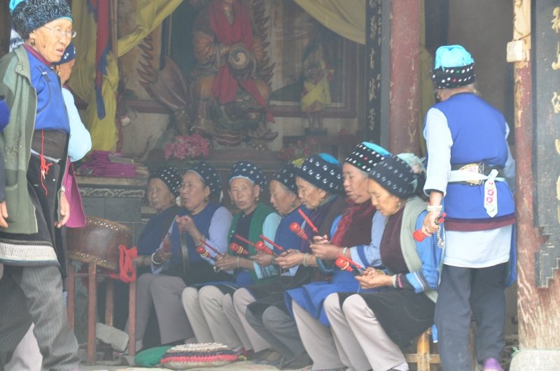 Women at Chongsheng temple.
