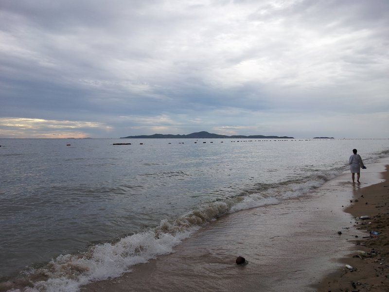 Koh Larn island from Jomtiem Beach