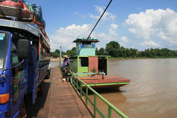 Crossingt the Mekong to reach Don Khong