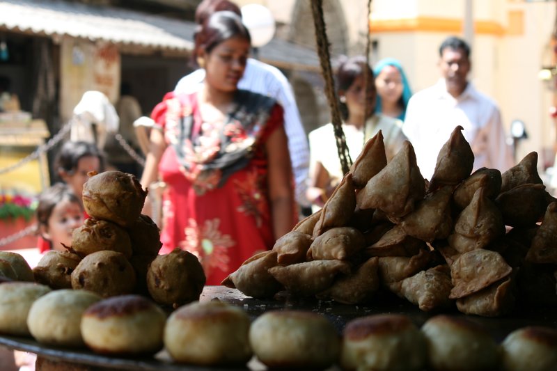 Tasty treats and potential customers, our favourite street food stall, Orchha