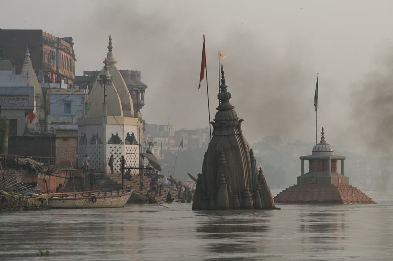 Sinking temple sunk, Varanasi (very high water)