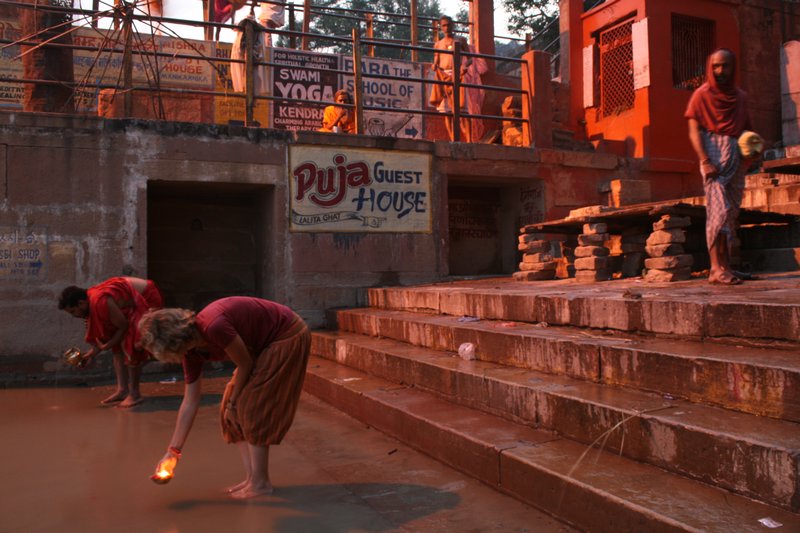 Anny making Puja, Varanasi