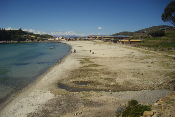 kylän rantaa
