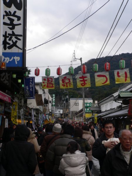 The crowds on the path to Kotohira Shrine