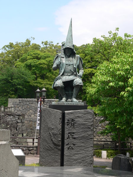 The Lord of Kumamoto Castle had a really big hat 