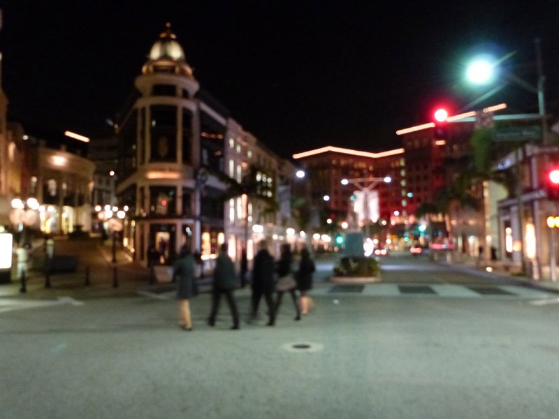 go to rodeo drive at night for pasta and aesthetic photos