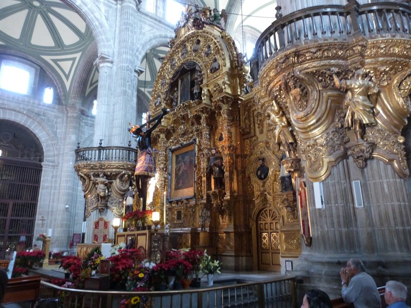 Impressive gold altar