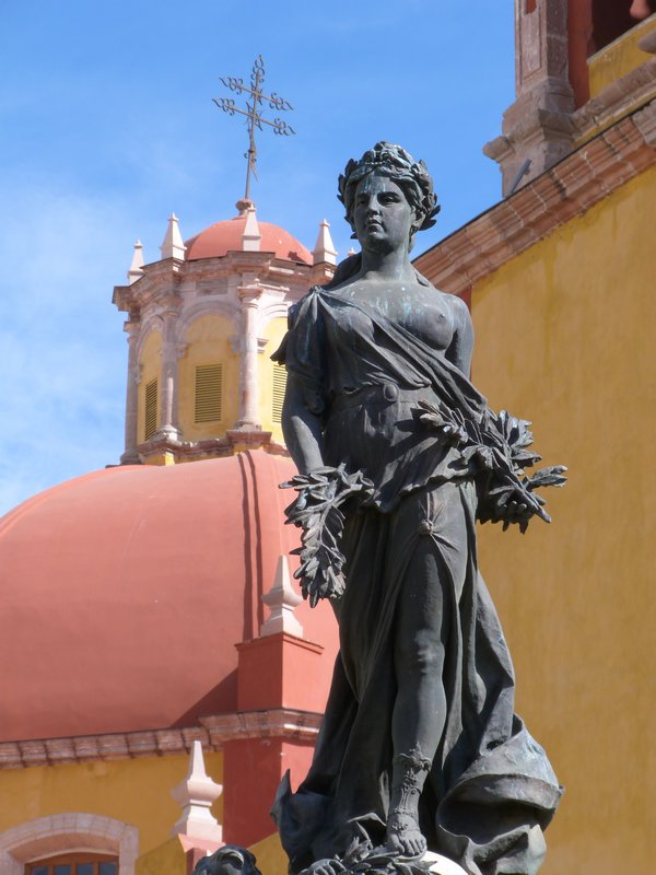Plaza de la Paz, with the Basilica