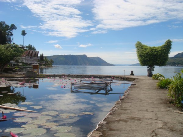 Toba Cottage View to the Lake