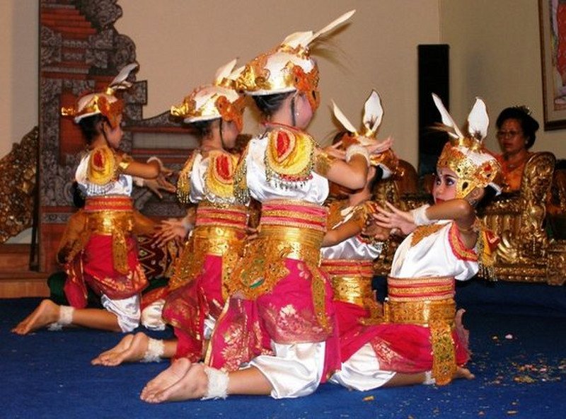 Lotus Temple, Ubud -  Gamelan Dancers 10