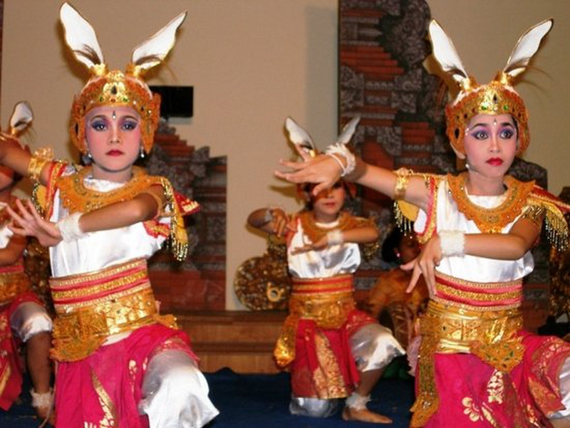 Lotus Temple, Ubud -  Gamelan Dancers 7