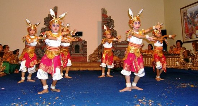 Lotus Temple, Ubud -  Gamelan Dancers 8