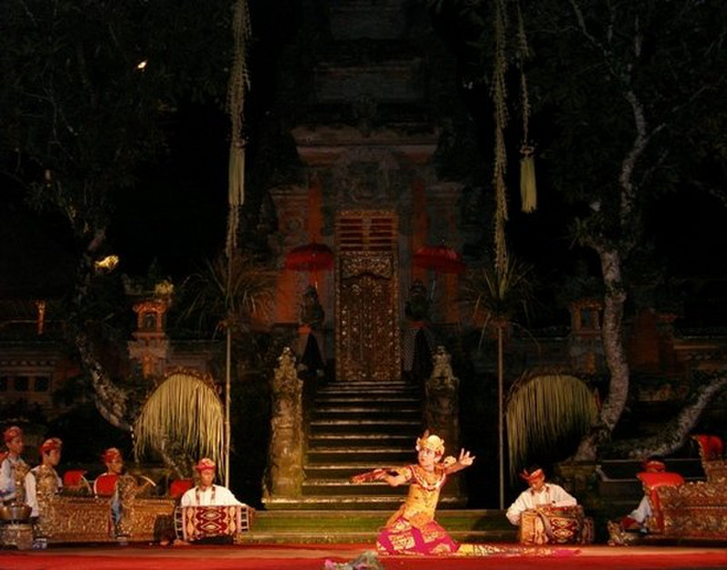 Gamelan Dancers at Lotus Temple 1