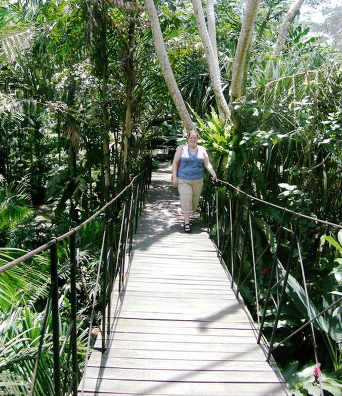 Bali Bird Park - Aaagh a ropebridge!
