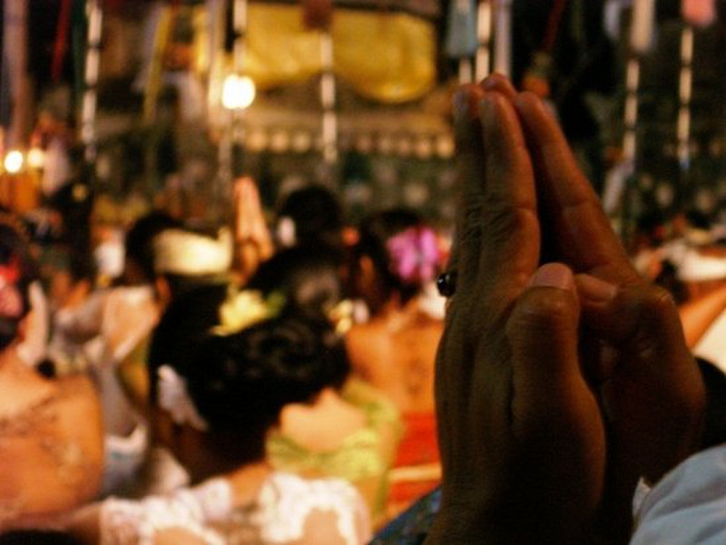 Temple - Hands in prayer