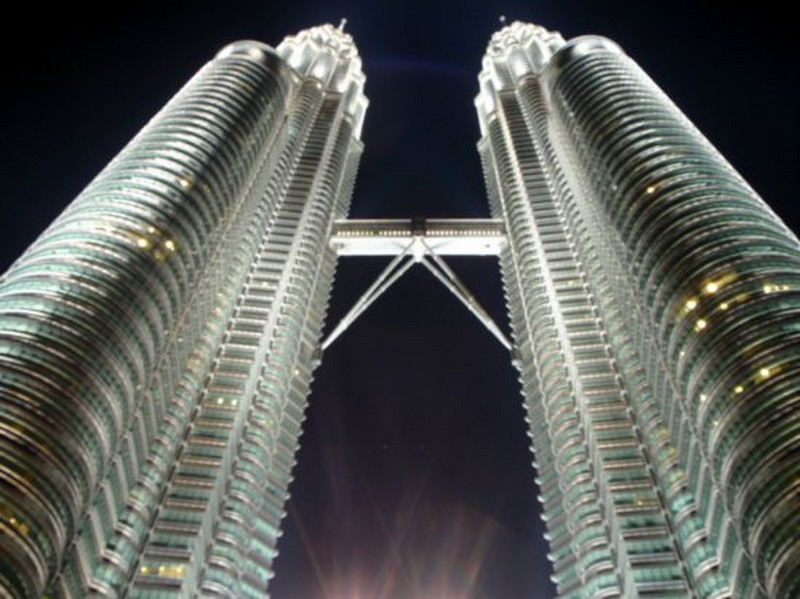 e - Petronas Towers from below 2