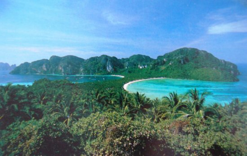 This is the view of Phi Phi from &#39;viewpoint&#39;