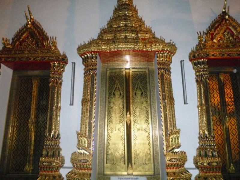 Wat Po, a beautiful golden doorway into the temple