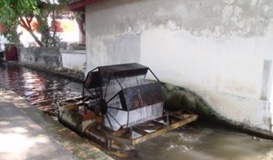 A working water wheel at Wat Bowon Niwet
