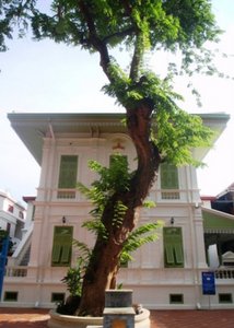 An old colonial building at Wat Bowon Niwet