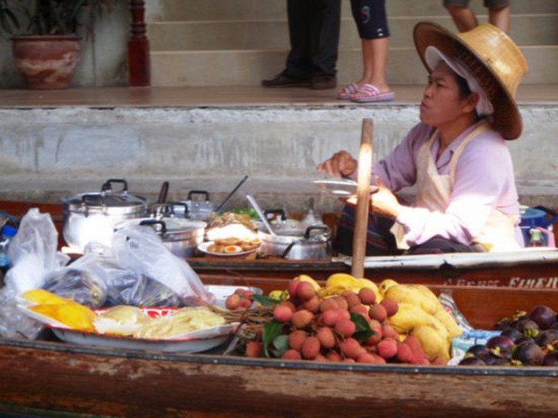 Woman selling fruit,Damnoen Saduak Floating Market