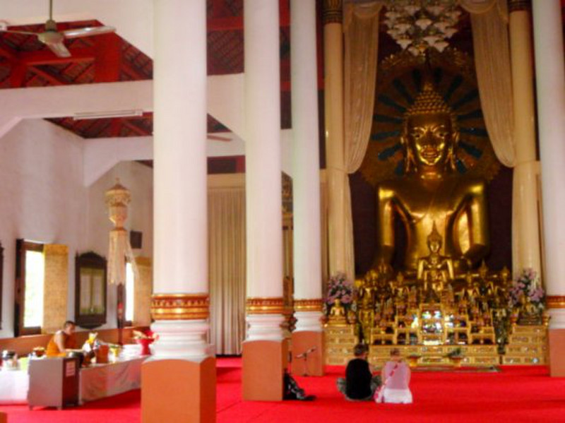 Wat Pra Singh Voramahavihara - Inside