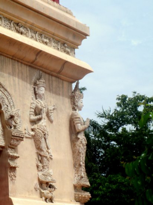 Wat Pra Singh Voramahavihara - outside