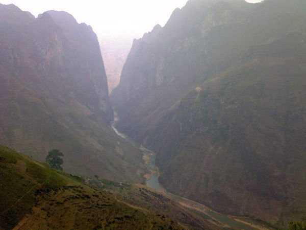 Canyon between Dong Van and Meo Vac