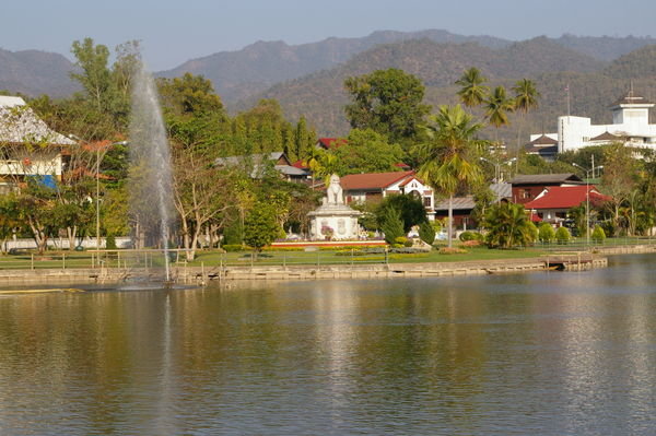 Le Lac au centre de Mae-Hong-Son