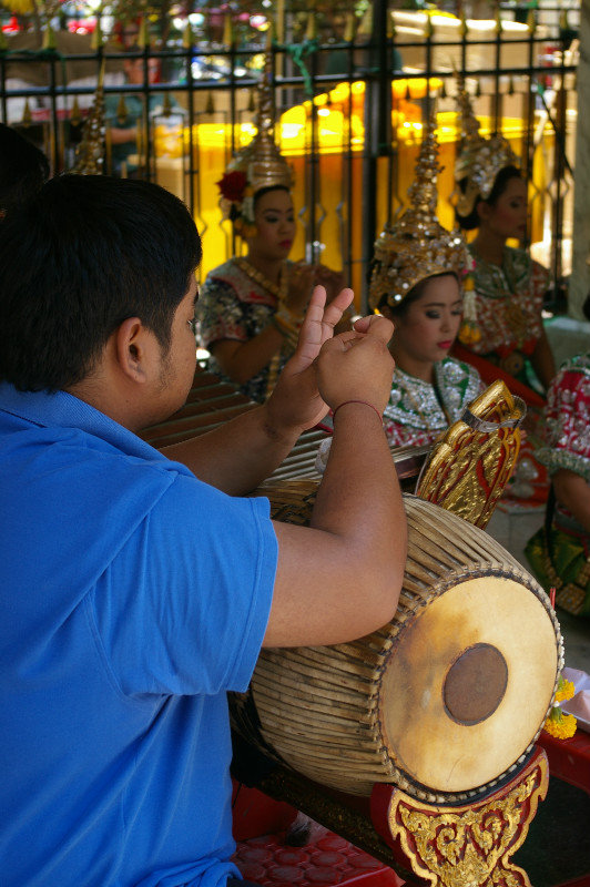 Dance et Musique au Erawan Shrine