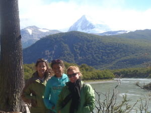 Chicas en Bosque de Patagonia
