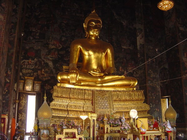 Inside Wat Suthat