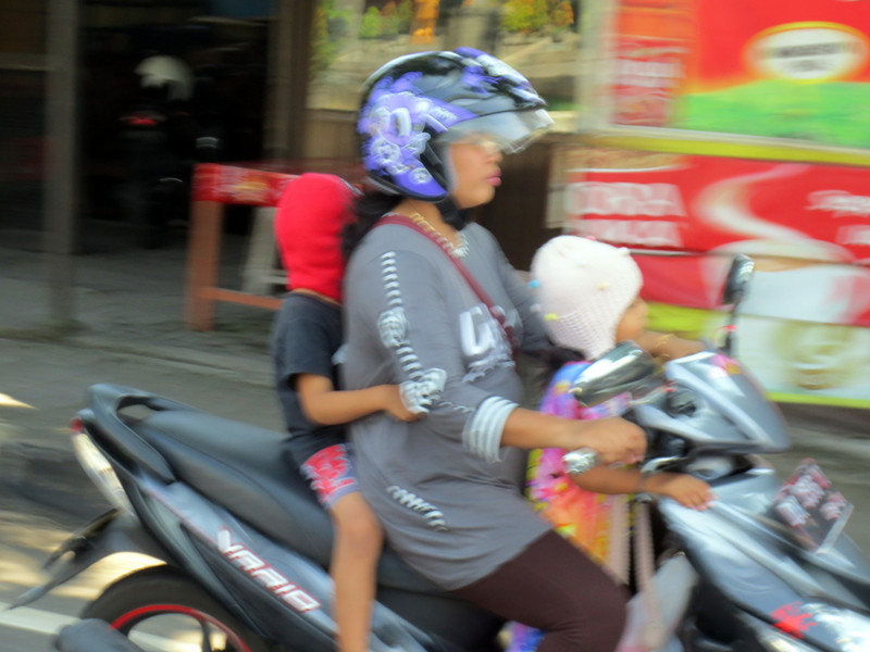 BALI SCOOTER MOM