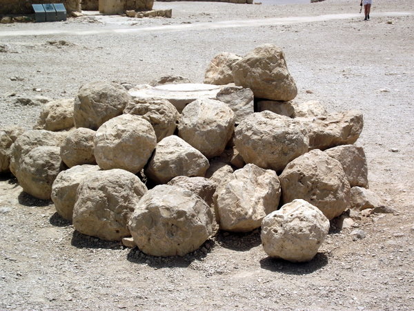 CATAPULT ROCKS USED BY THE ROMANS